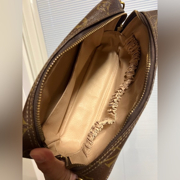 Louis Vuitton Trousse 23 with strap - Picture 12 of 14